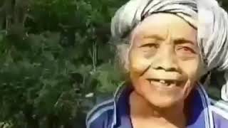 Download lagu Nenek bernyanyi bali mp3
