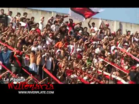 "Esta es la banda de River Plate" Barra: Los Borrachos del Tablón • Club: River Plate