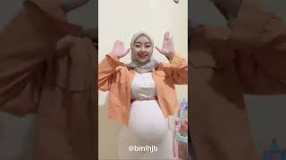 Download lagu Bumil cantik hijab hamil besar seperti hamil kembar #bumilcantik #bumil #bumilhijab  mp3