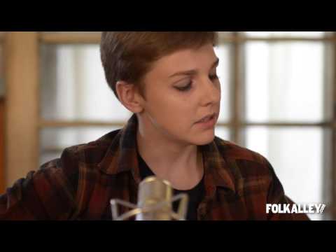Folk Alley Sessions: Dori Freeman, "Go On Lovin'"
