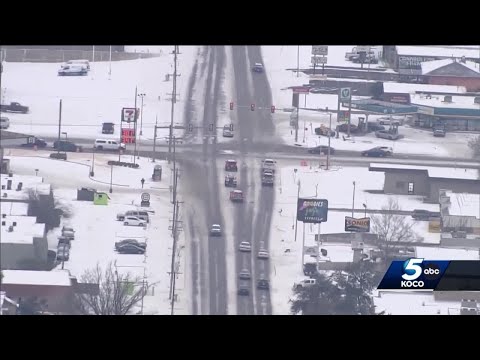 Crews preparing roads as winter weather, snow head into Oklahoma