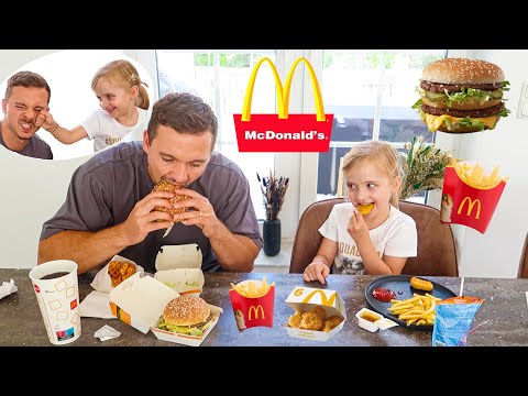 McDonald's Wettessen Challenge 🍔 Kleine Schwester gegen großen Bruder 🍟