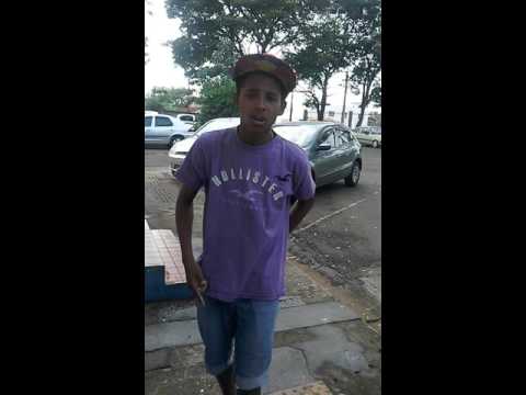 Mc messias,mandando rima na hora pros mlk