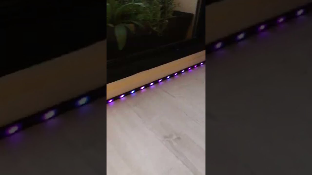 Idée déco Profilé alu & ruban LED sur sol stratifié parquet à la place contre plinthe quart de rond