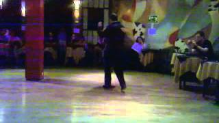 Claudio Strang y Trinidad Solar - Tango en la Práctica del Beso