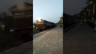 preview picture of video 'Thiruvarur to Mayiladuthurai passenger Train| @ poonthattam'
