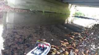 preview picture of video 'Beefy rc my first run with the stock nqd tear into jet boat'