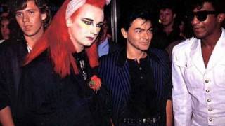 Culture Club - White Boys Can't Control It (1982 live in London)