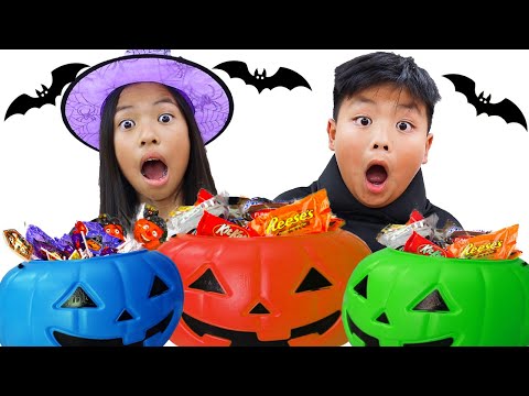 Wendy and Alex Pretend Play Halloween Trick or Treat at a Haunted House Maze for Kids