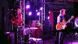 STRAY CATS - I WON&#39;T STAND IN YOUR WAY - REVOLUTION BAR 8/2/19