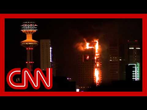 イラン、謝罪にもかかわらず湾岸諸国を攻撃継続。テヘランの黒い雨 (Iran still striking Gulf nations despite apology; Tehran’s black rain)