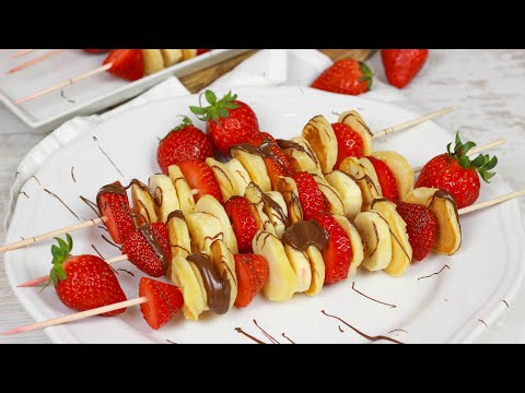 Mini Pancake Spieße mit Erdbberen und Bananen