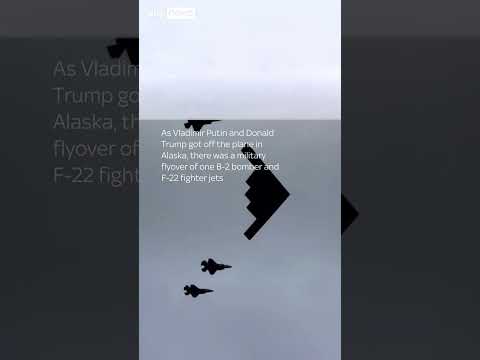 Moment B-2 stealth bomber flies over Trump and Putin