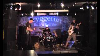 The CrazyMEn - Suck The Knife (including: "STAGE-CRASH" haha) - live at Brygget / Motala  2011