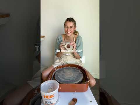The first bowl I made VS now! 🥣 #potterywheel #ceramics