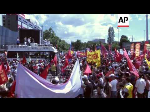 Union members go on strike and join the protest movement