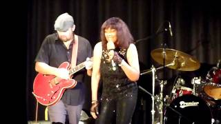 Gwen McCrae - All this love that I'm givin' - Live in London 2011