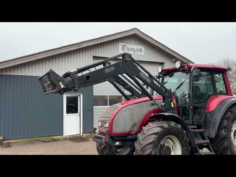 Video: Valtra T150 tractor with front loader 1