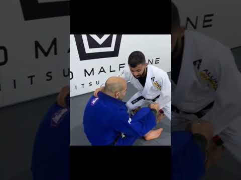 Knee Cut against Bigger Opponents by Bruno Malfacine