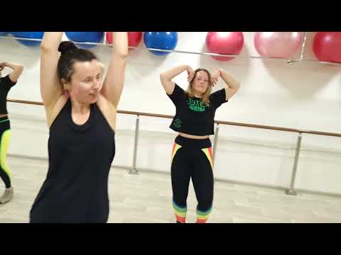 #Tiembla #zumba #brazilianfunk #dance #aronluix #girlspower