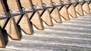 preview picture of video 'Garrison Dam Spillway Area'