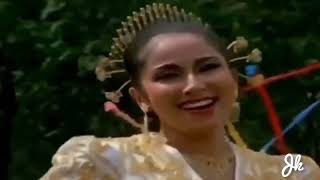 Download lagu DASI DAN GINCU - CAMELIA MALIK DAN RHOMA IRAMA DALAM FILM NADA NADA RINDU #jakakelana #rhomairama mp3