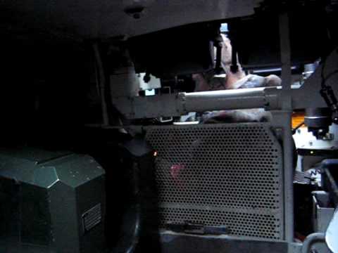 Leopard Ladeschütze scharfer Schuss Rückschlag der Kanone 120mm