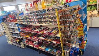 Let's check my local Toy Store, Ed vd Vijver for Diecast Cars. And good Hot Wheels at the Zeeman 🙂☝🏻