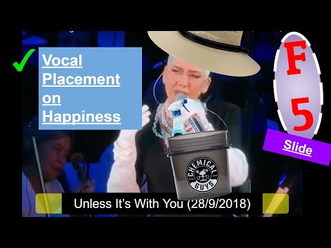 Christina Aguilera - Power of Happiness F5 Slide - Let There Be Love (28/9/2018 Liberation Tour)