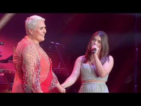 Lupita D'Alessio, Sara María D'Alessio - Mi corazón es un gitano (En Vivo Desde La Arena CDMX)