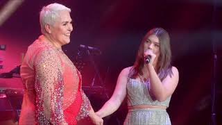 Lupita D'Alessio, Sara María D'Alessio - Mi corazón es un gitano (En Vivo Desde La Arena CDMX)