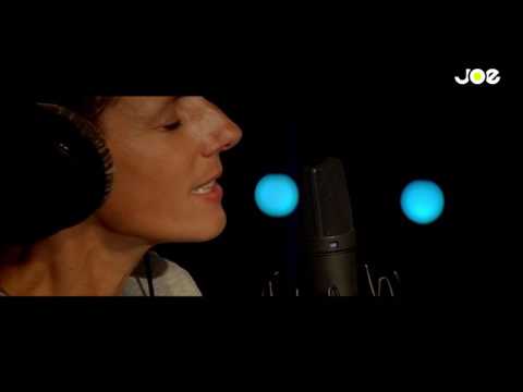 Live: Stan Van Samang en Sarah Bettens brengen Little Moon Rises