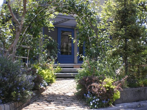 salon-jardin-design-italien-fauteuils-Tibidabo-blanc-noir-piscine