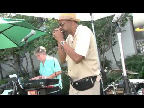 Baby scratch my back !