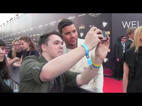 ESCKAZ in Kyiv: Robin Bengtsson (Sweden) - singing on the Red Carpet
