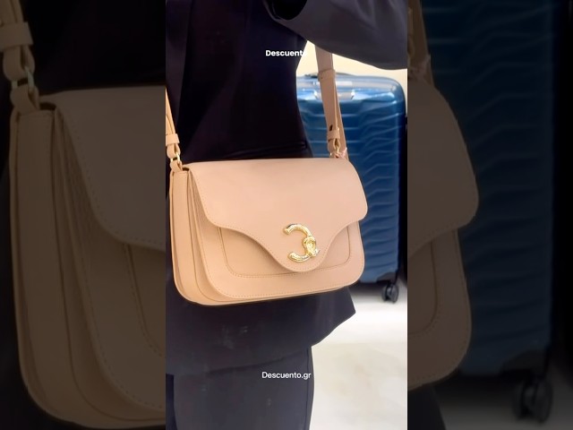 Vídeo relacionado con COCCINELLE Magie Soft Shoulderbag Grained Leather Noir