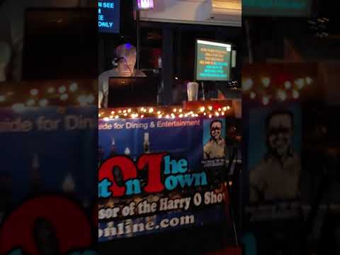 Nel Ortiz singing🎶🎤 "For your eyes only"🎶 at Currans.