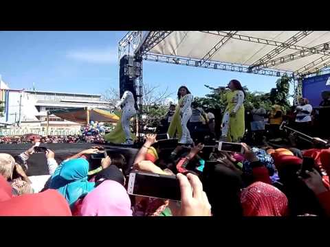 Trio Macan Hebohkan Senam Masal di Lampung