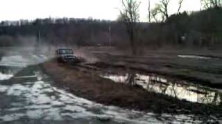 preview picture of video 'JEEPIN!! fun in the mud!!'