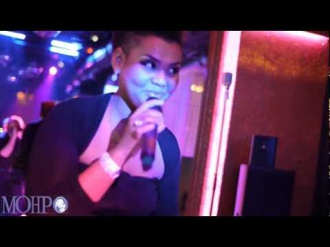 Корнелия Манго в клубе Монро поет cover Whitney Houston