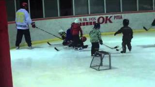 preview picture of video 'Elias älskar hockey'