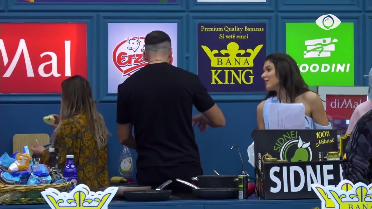 Një vit më i madh se unë je/ Vserlo debaton me Rizartën: Më hëngshë vitin