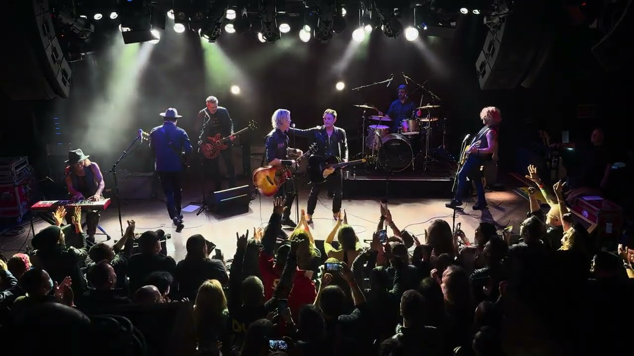 Duff McKagan and Jakob Dylan cover David Bowie’s Heroes – Live at Paradise Rock Club