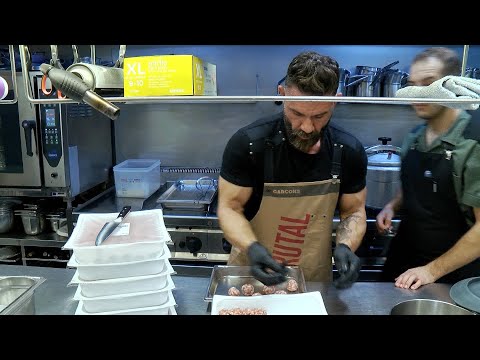 El restaurante La Taverna del Ciri é renovado em um nível estético e com uma canvi de nome alegre