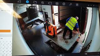 accident on the lift with the electric pallet truck