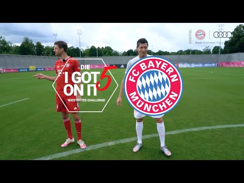 Die Torwand Challenge mit Robert Lewandowski und Thomas Müller vom FC Bayern München