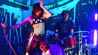 Yeah Yeah Yeahs - Under the Earth – Live in Oakland