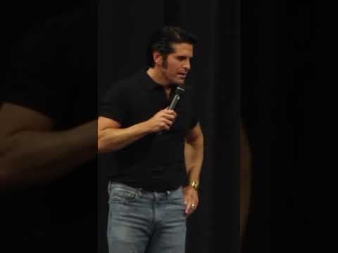 Dean Z dedicates Queenie Wahine's Papaya To Me and Walking On The Boulevard 2023