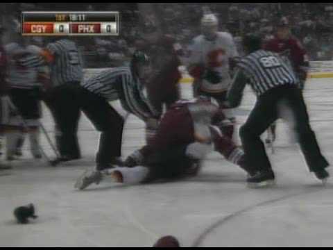 Mark Giordano vs Dan Carcillo