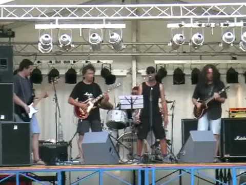 AIMING HIGH_The Trooper - Live in Tamási (IRON MAIDEN cover)